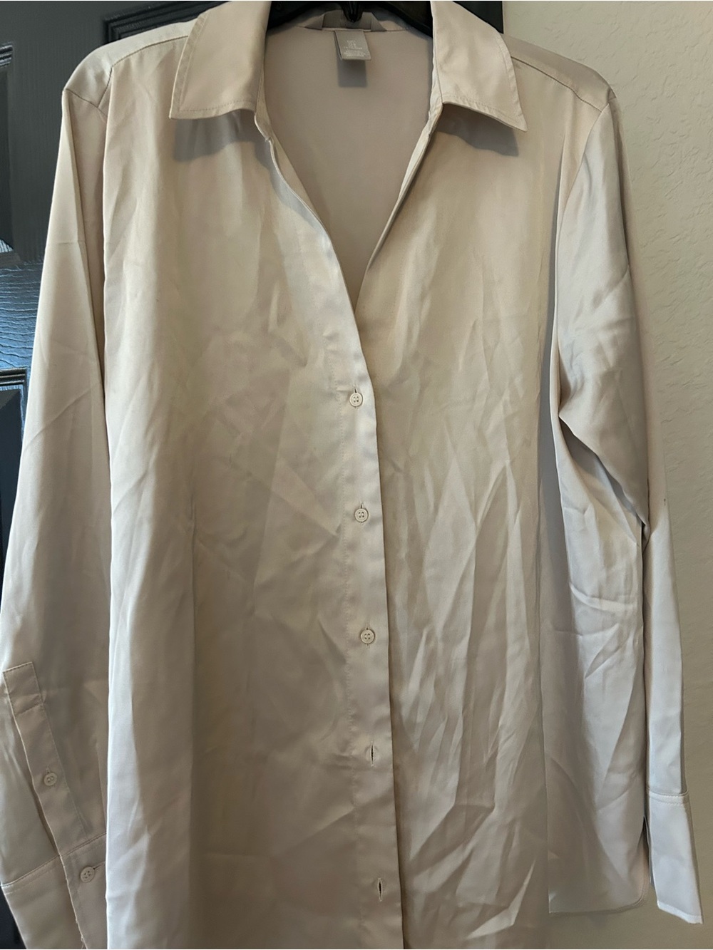 H&M Women's Cream Button-Up Blouse